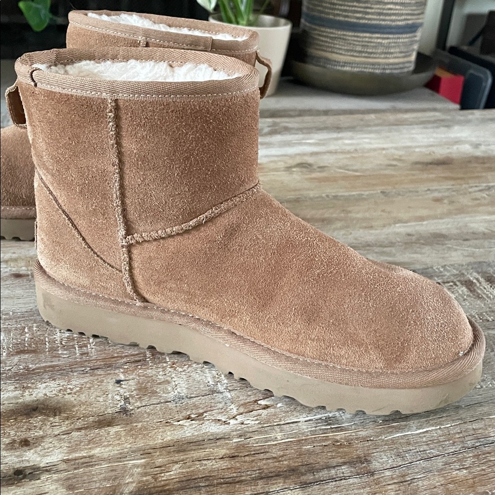 UGG classic Mini rubber logo - Picture 3 of 7